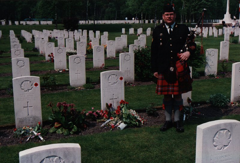 Holten Canadian War Cemetary 1995